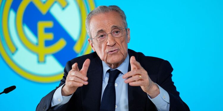 Florentino Pérez durante coletiva do Real Madrid