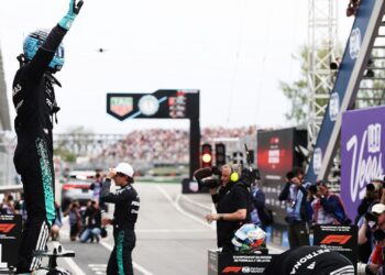 George Russell comemorando pole no Canadá