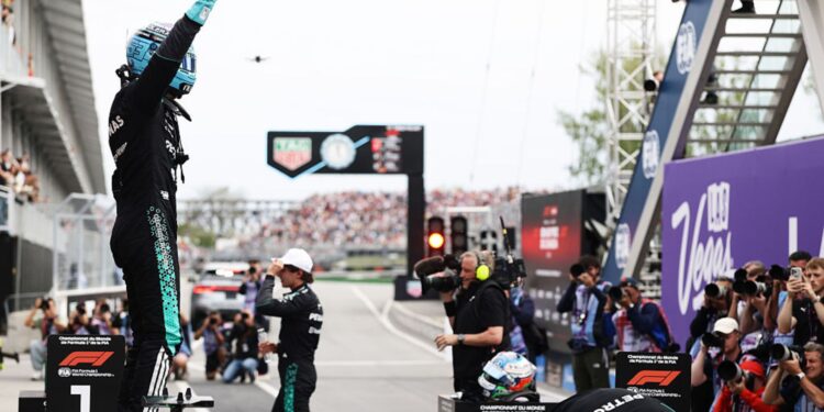 George Russell comemorando pole no Canadá
