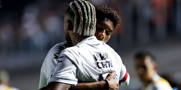 Neymar e Robinho Jr em jogo do Santos