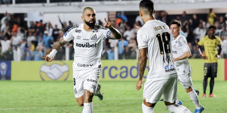 Gabigol comemorando gol pelo Santos