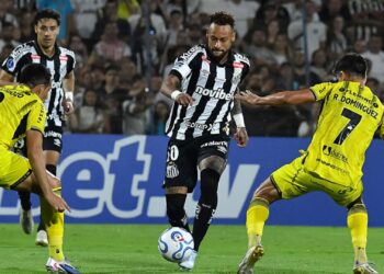 Lance do jogo entre Deportivo Recoleta e Santos