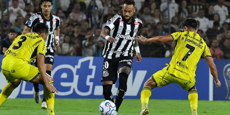 Lance do jogo entre Deportivo Recoleta e Santos