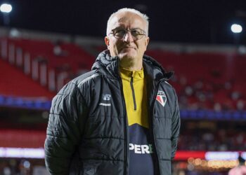 Dorival Júnior em reestreia pelo São Paulo