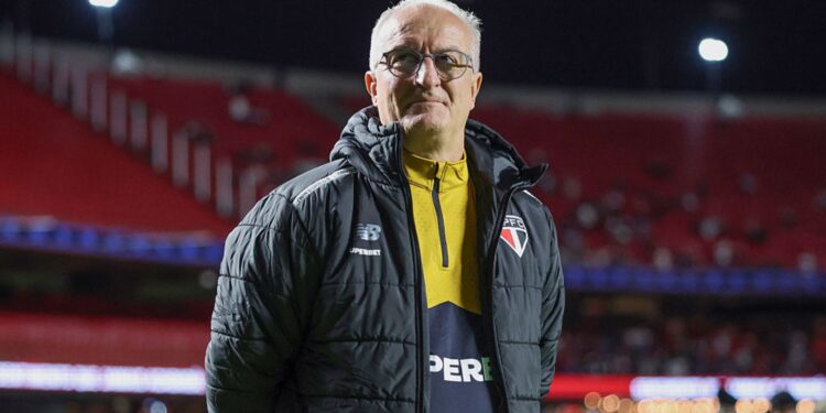 Dorival Júnior em reestreia pelo São Paulo