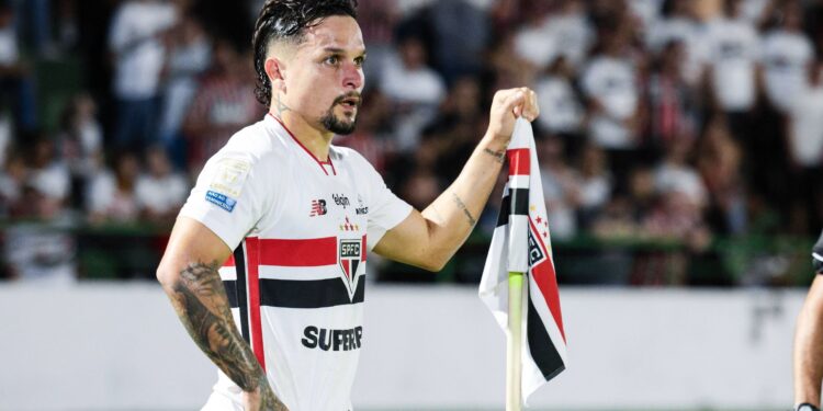 São Paulo e Botafogo avançam por acordo para liberar Artur e Ferraresi