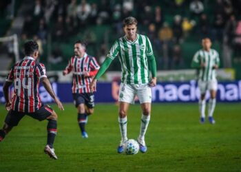 Lance do jogo entre Juventude e São Paulo