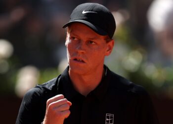 Sinner líder do ranking da ATP confirmou o favoritismo, venceu Andrea Pellegrino e garantiu vaga nas quartas de final do Masters 1000 de Roma.