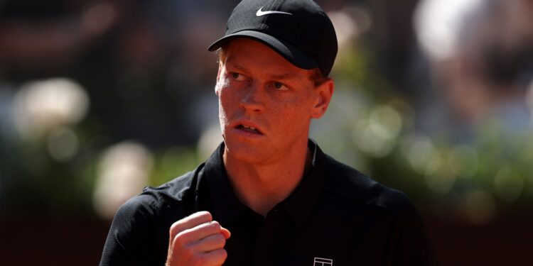 Sinner líder do ranking da ATP confirmou o favoritismo, venceu Andrea Pellegrino e garantiu vaga nas quartas de final do Masters 1000 de Roma.