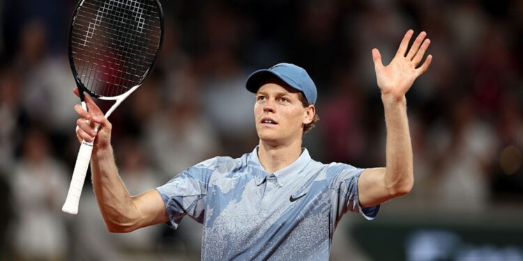Sinner durante estreio em Roland Garros