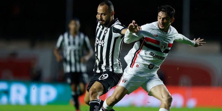 Lance do jogo entre São Paulo e Botafogo
