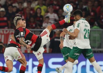 Carrascal foi punido com três jogos de suspensão, além de 30 dias afastado e multa de R$ 10 mil pela expulsão na derrota para o Palmeiras.