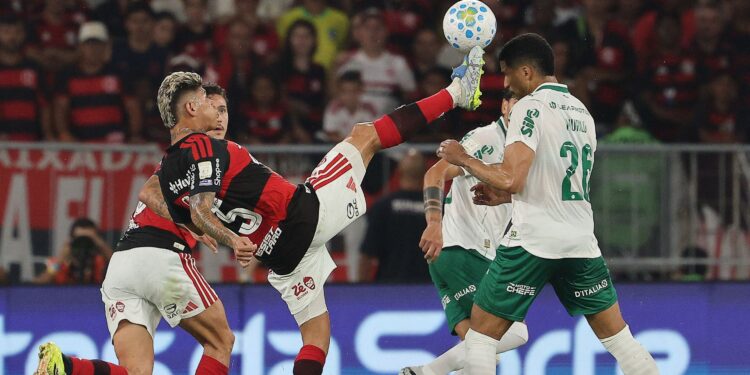 Carrascal foi punido com três jogos de suspensão, além de 30 dias afastado e multa de R$ 10 mil pela expulsão na derrota para o Palmeiras.