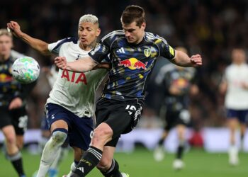 Lance do jogo entre Tottenham e Leeds United