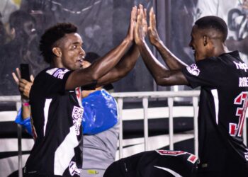 Jogadores do Vasco comemorando contra o Paysandu