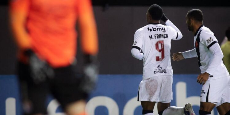 Jogadores do Vasco comemorando