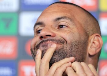 Weverton falou sobre a disputa pela titularidade e comentou a possibilidade de começar jogando nos amistosos e até mesmo na Copa do Mundo.
