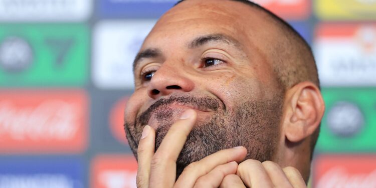 Weverton falou sobre a disputa pela titularidade e comentou a possibilidade de começar jogando nos amistosos e até mesmo na Copa do Mundo.