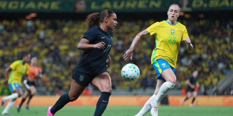 Lance do jogo entre Brasil e Estados Unidos