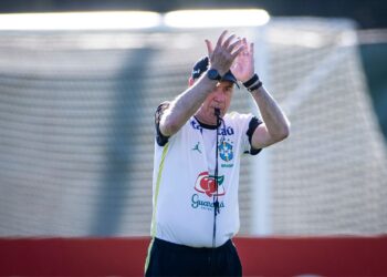 Ancelotti faz testes e indica mudan&ccedil;as da Sele&ccedil;&atilde;o antes da estreia na Copa