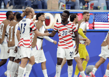 Estados Unidos e Austrália entram em campo nesta sexta-feira, 19, às 16h. A partida terá transmissão ao vivo pela CazéTV.
