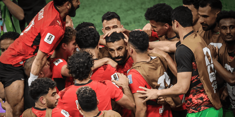 Egito enfrenta problema nos EUA após vitória histórica na Copa do Mundo, seleção africana teve pedido negado para permanecer em Seattle.