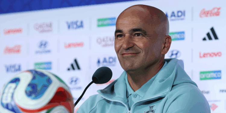 Roberto Martínez, treinador português respondeu com sarcasmo ao comentar a polêmica envolvendo os treinos na praia.
