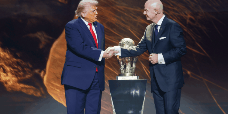 O presidente da Fifa, Infantino, confirmou que Donald Trump, participará da entrega da taça ao campeão ao lado do dirigente.