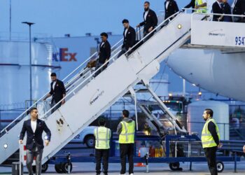 Delegação iraniana chegando em Tijuana, no México (Crédito: Getty Images)