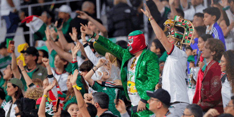 Torcida do México repete gritos homofóbicos em vitória na Copa por 3 a 0 sobre a República Tcheca, pela última rodada do Grupo.