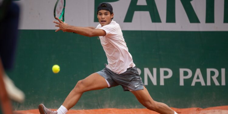 Guto Miguel, está a um passo de um feito em Roland Garros juvenil, ele garantiu vaga na final da chave e simples ao derrotar Leonardo Storck.