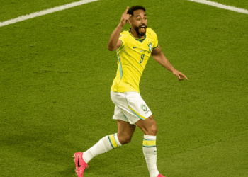 Matheus Cunha chamou aten&ccedil;&atilde;o ao reproduzir uma comemora&ccedil;&atilde;o eternizada por Ronaldo Fen&ocirc;meno na final do Mundial de 2002.