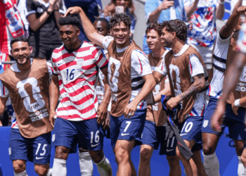 Os Estados Unidos encerram a fase de grupos da Copa do Mundo. Líder isolada do Grupo D, a seleção anfitriã já garantiu vaga no mata-mata.