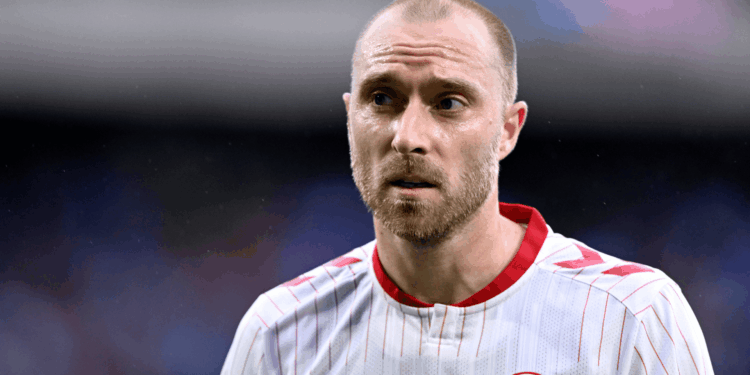 Eriksen usou as redes sociais nesta segunda para tranquilizar os torcedores após passar mal durante o amistoso entre Dinamarca e Ucrânia.
