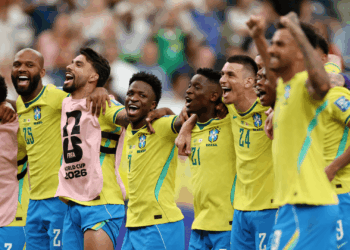 Logo após a vitória do Brasil por 2 a 1 sobre o Japão, as redes sociais foram tomadas por memes que celebraram a classificação da Seleção.