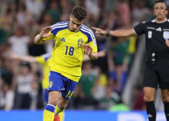 Yasin Ayari, da Suécia, comemorando, de forma contida, seu gol contra a Tunísia (Crédito: Getty Images)