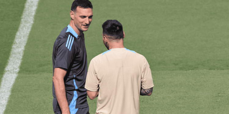 O técnico da Argentina, Lionel Scaloni, demonstrou incômodo com a repercussão de uma entrevista recente envolvendo Lionel Messi.