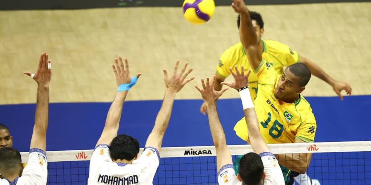 Lance do jogo entre Brasil e Irã