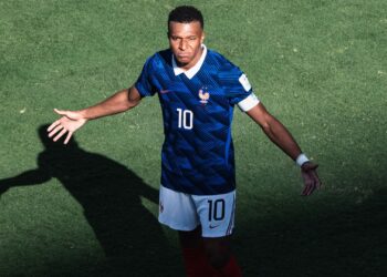 Mbappé comemorando um de seus gols contra Senegal, em sua estreia na Copa do Mundo