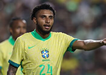 Éderson chega aos Estados Unidos e participa do primeiro treino da seleção brasileira antes da Copa do Mundo