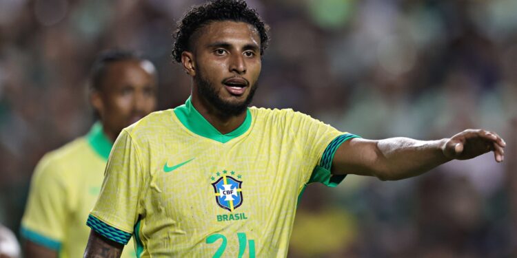 Éderson chega aos Estados Unidos e participa do primeiro treino da seleção brasileira antes da Copa do Mundo