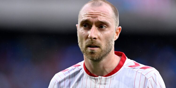 Eriksen recebe apoio da família durante recuperação após passar mal em amistoso da Dinamarca