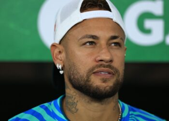 Neymar apresentou evolução em novo exame e segue tratamento visando a estreia do Brasil na Copa do Mundo
