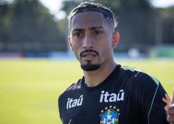 Raphinha desperta interesse de Al Hilal e Al Nassr antes da abertura da próxima janela de transferências
