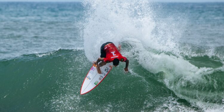 Medina venceu Jack Robinson e avançou às quartas de final da etapa de El Salvador
