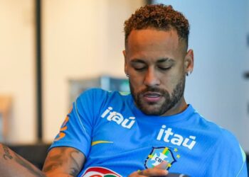 Neymar avança na recuperação da lesão e segue tratamento especial durante a CopaNeymar avança na recuperação da lesão e segue tratamento especial durante a Copa