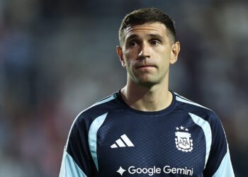 Emiliano Martínez treina com o elenco e pode ser titular na estreia da Copa do Mundo