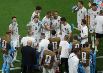 Pausas para hidrata&ccedil;&atilde;o viram alvo de cr&iacute;ticas durante a Copa do Mundo