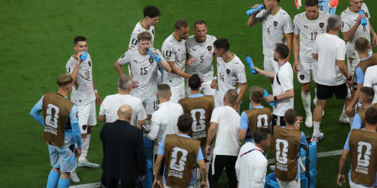 Pausas para hidratação viram alvo de críticas durante a Copa do Mundo
