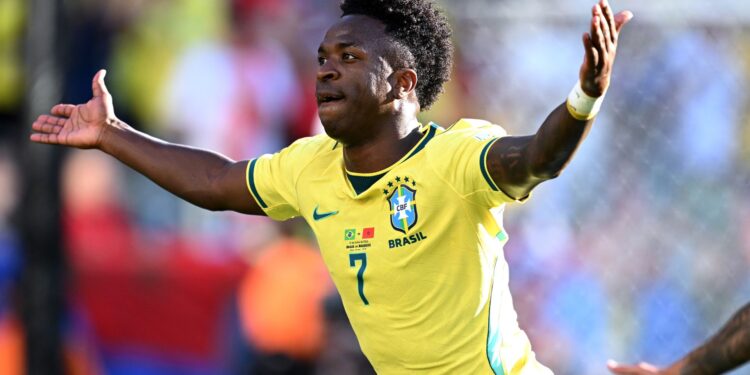 Vini Jr é eleito melhor em campo após marcar e se destacar na estreia do Brasil